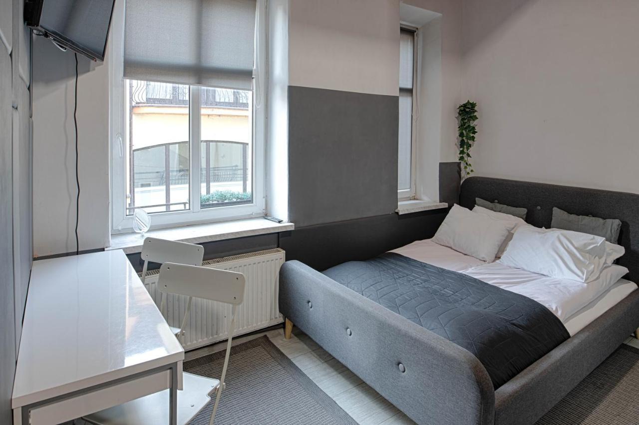 3 Bros' Hostel Cieszyn 치에신 외부 사진