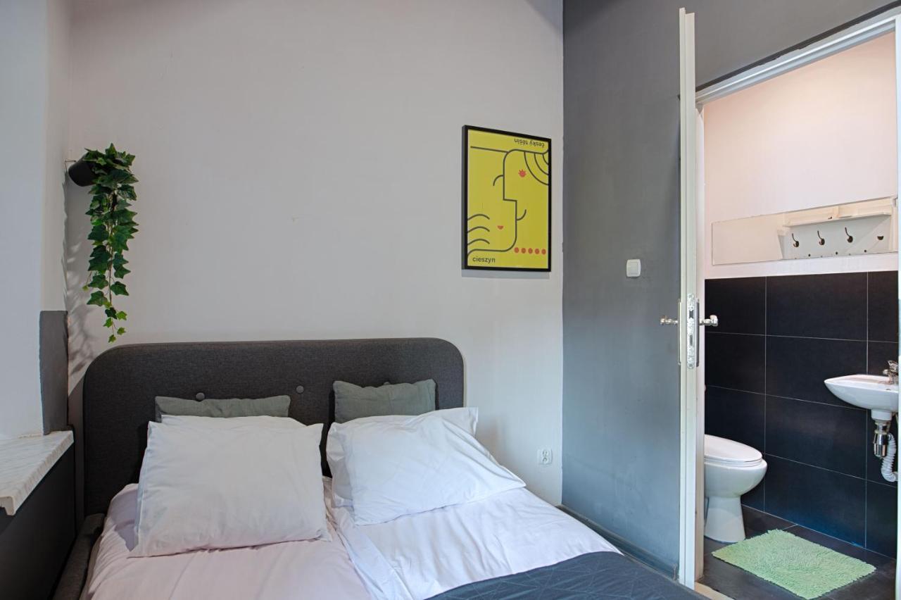 3 Bros' Hostel Cieszyn 치에신 외부 사진
