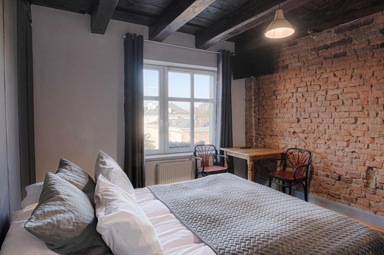 3 Bros' Hostel Cieszyn 치에신 외부 사진