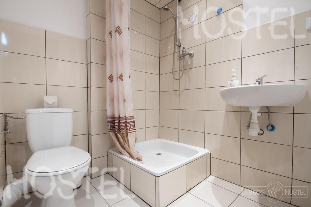 3 Bros' Hostel Cieszyn 치에신 객실 사진