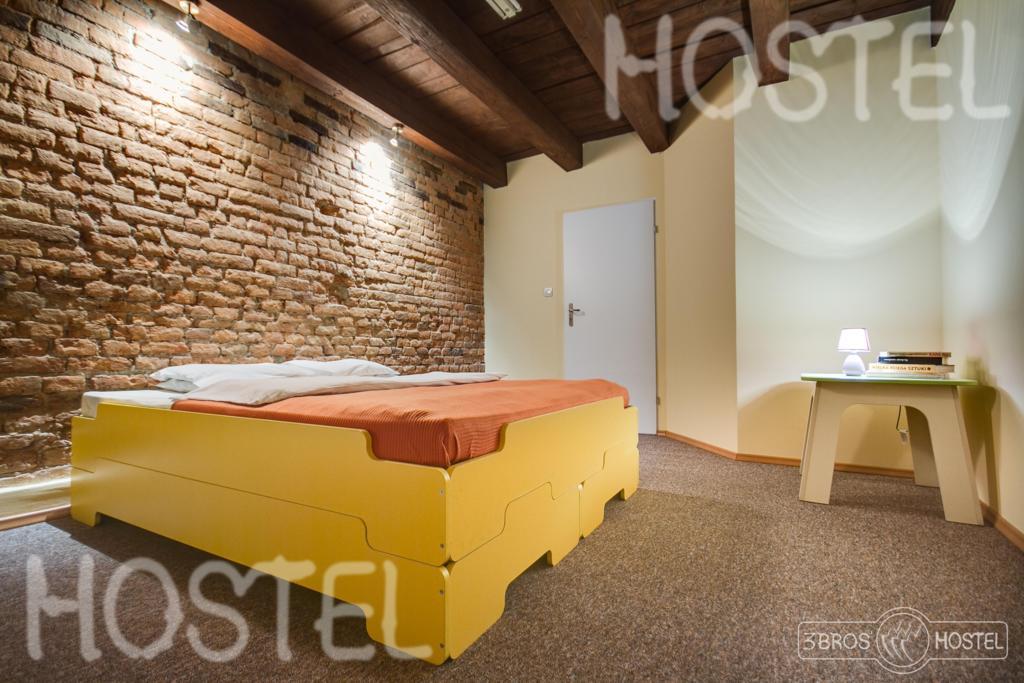 3 Bros' Hostel Cieszyn 치에신 객실 사진