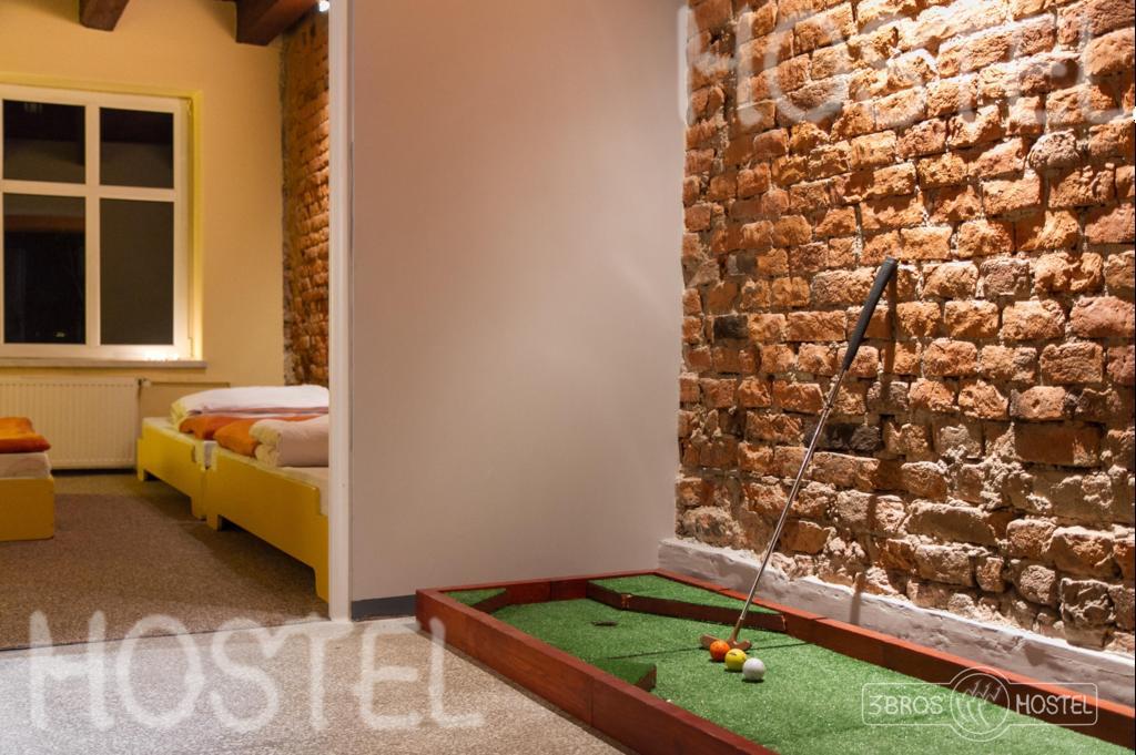 3 Bros' Hostel Cieszyn 치에신 외부 사진