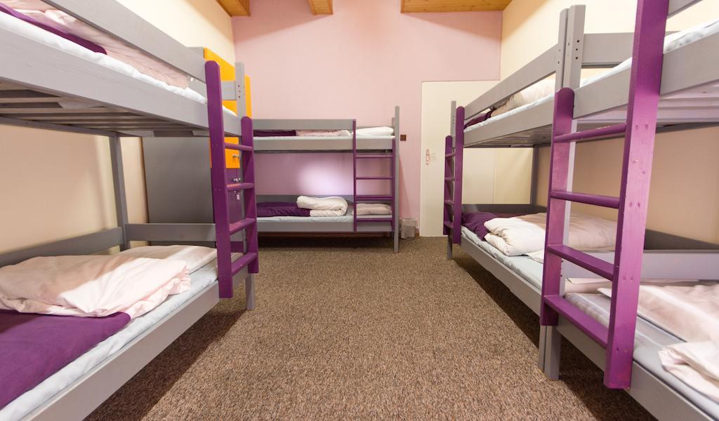 3 Bros' Hostel Cieszyn 치에신 객실 사진