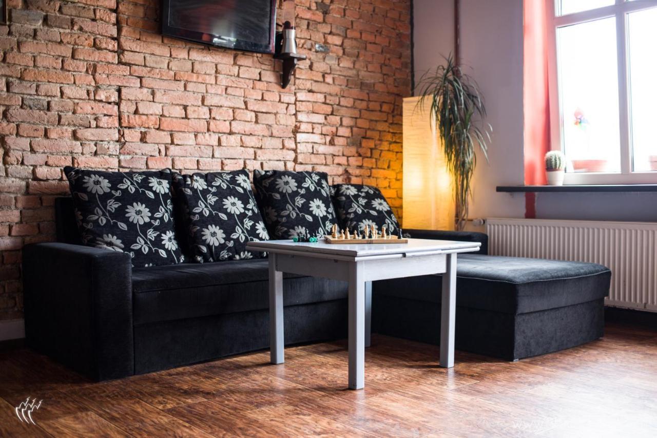 3 Bros' Hostel Cieszyn 치에신 외부 사진