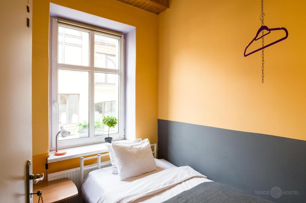 3 Bros' Hostel Cieszyn 치에신 외부 사진