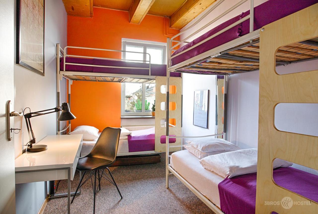 3 Bros' Hostel Cieszyn 치에신 외부 사진